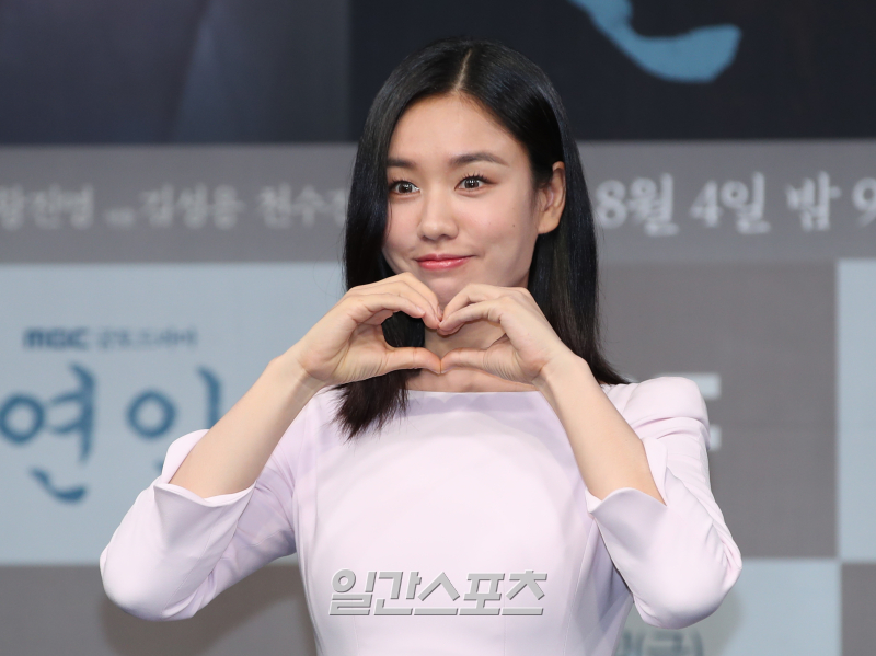 <b>안은진</b>, 김은숙 작가와 손잡나.. “‘다 이루어질지니’ 긍정 검토 中” [공식...