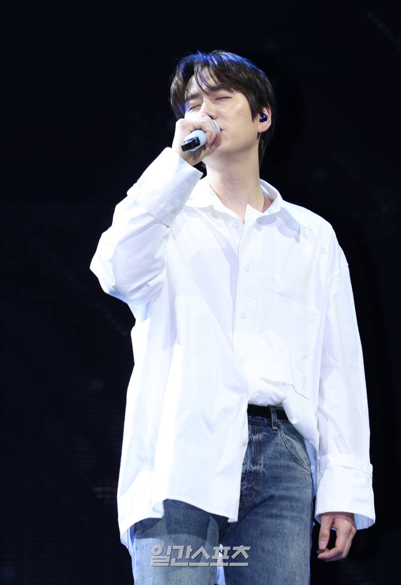 ‘<b>컴백</b>’ <b>규현</b> “새 소속사 <b>안테나</b>, 여전히 낯설어…변화 시도”