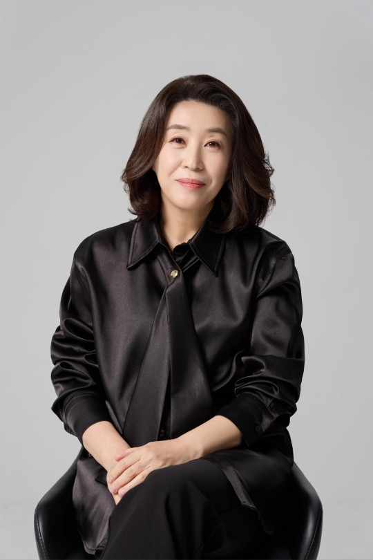 <b>김미경</b> “‘<b>국민 엄마</b>’ 수식어 쑥스러워…액션도 하고 싶다” [인터뷰 ①]