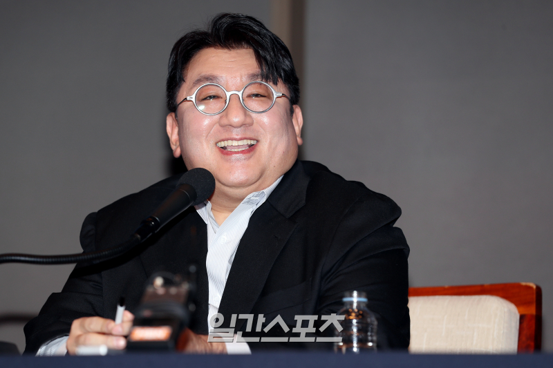 <b>하이브</b>, 韓 <b>엔터</b> 최초 <b>연매출</b> 2조 달성…영업이익 2958억원