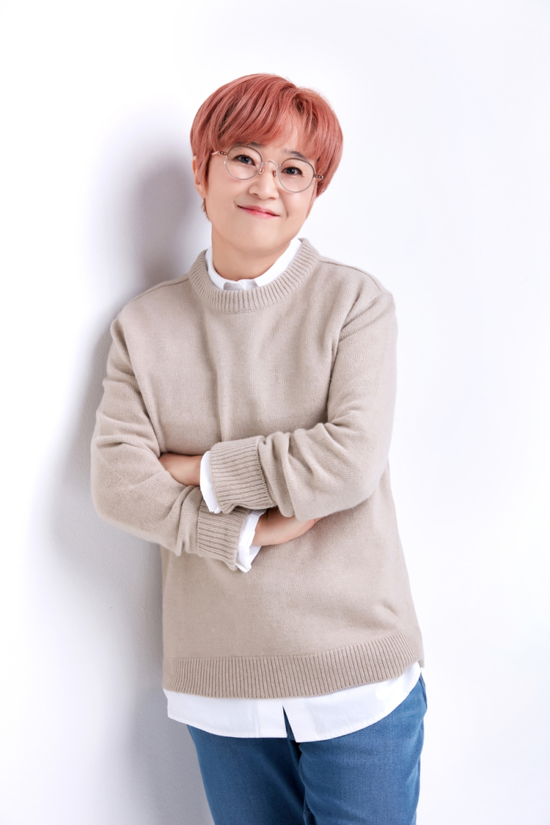 <b>송은이</b>, <b>유명인 사칭</b>사기 범죄 해결 공동행동…22일 기자회견