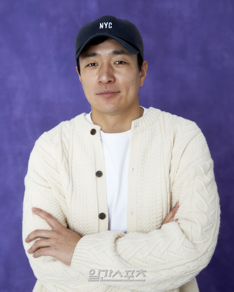 [IS인터뷰] <b>이병헌</b> 감독 “‘<b>닭강정</b>’ 내겐 병맛 아닌 도전, 해외 반응 궁금하...