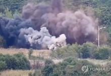 北, '육로 폭파' 동해선에 방벽 구조물 설치 진행