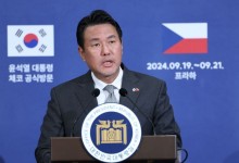 대통령실 "김태효 경례 안 한 건 국기 발견 못해 발생한 착오"
