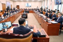 "반도체업종, 52시간 예외法...12월에 다시 논의"