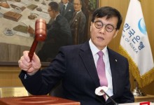 한은 금통위 "고환율 우려로 금리동결, 올 성장률도 하향될듯"