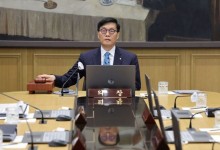 금통위 "성장 전망 불확실성 커…환율·가계부채 흐름도 더 살펴야"