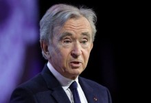 LVMH 회장의 경고 "관세 협상 못하면 EU탓…美서 생산할것"