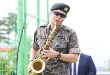 색소폰 전역신고 RM "무대 복귀하고파" 뷔 "몸·마음 단단해져"