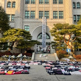 동덕여대 등록금 4.2% 인상…학생들, 학교 비민주적 절차 시위 지속