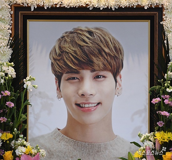 "늘 사랑해"…故종현 사망 <b>6주기</b>, <b>샤이니</b> 한 조각 별 [엑's 투데이]