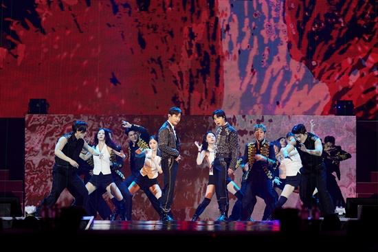 오프닝부터? <b>동방신기</b> '<b>20주년</b>콘' 셋리스트 '어리둥절'…"어마무시" [엑's 이...