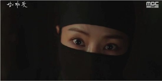 <b>이하늬</b>X이종원, 공조 시작할까…<b>김상중</b> 정체 드러났다 (밤에피는꽃)[종합]