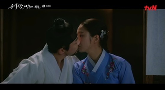 '세작' <b>조정석</b><b>신세경</b> 이어졌다…7.8% 시청률도 <b>해피엔딩</b> [종합]