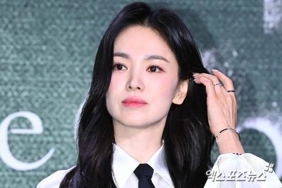 [단독] <b>송혜교</b>, <b>노희경 작가</b>와 11년만 재회…세번째 호흡 (종합)