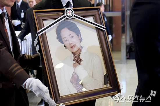 故<b>김영애 7주기</b>, 췌장암에도 빛났던 열정 "마지막까지 연기해 행복" [엑's 투...