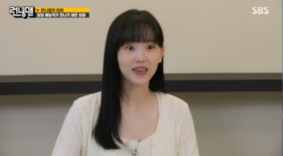 "아주 기똥차게"...<b>강한나</b>, '런닝맨' 언니·오빠들 잡는 초짜 예능 작가 [종합...