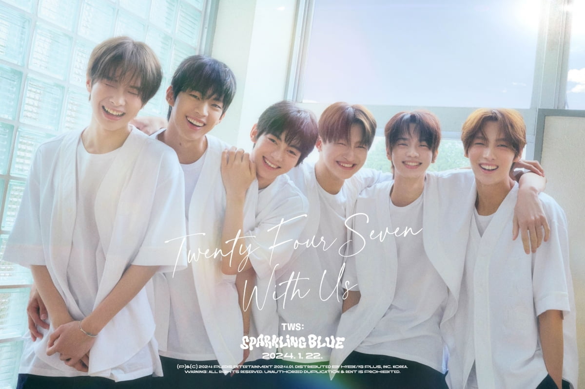 '<b>세븐틴 동생 그룹</b>' TWS(투어스), 데뷔 앨범 'Sparkling Blue' 첫 오피셜 포토...