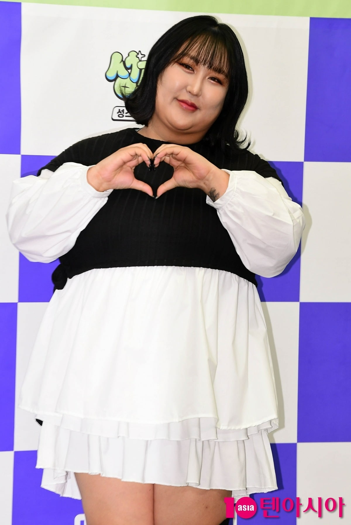 "악플로 도배" 트렌스젠더 풍자, 성소수자 문턱 넘은 '女<b>신인상</b>'의 의미 [TEN...