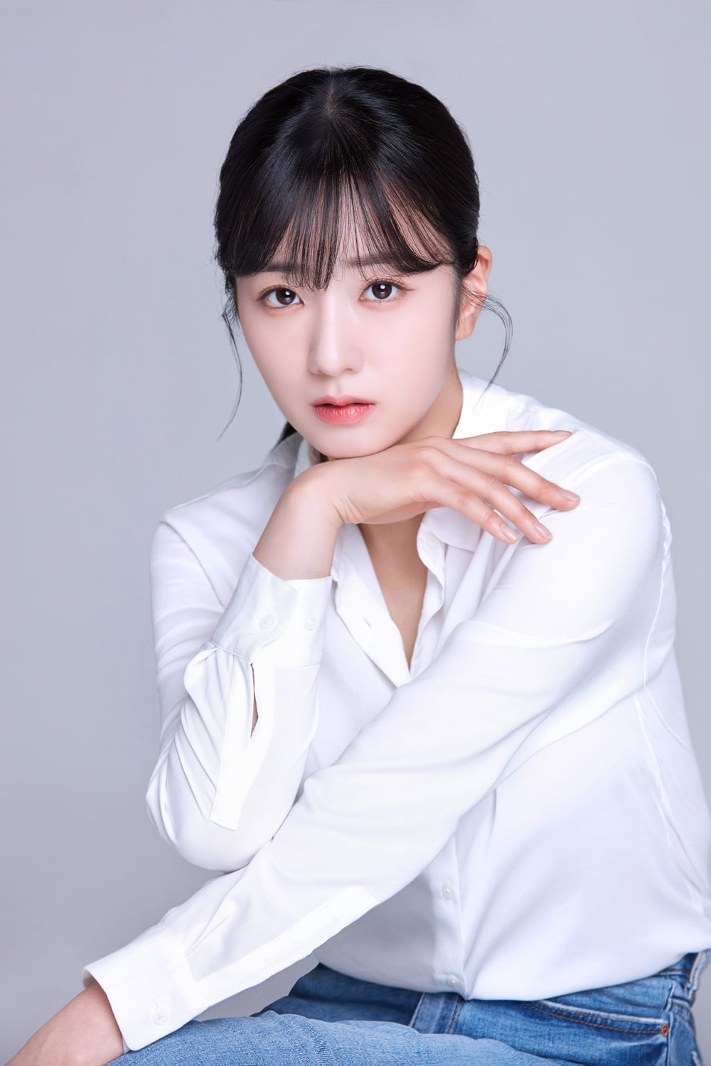 [공식] <b>윤보미</b>, '김수현' 김지원 비서 된다…'<b>눈물의 여왕</b>' 합류