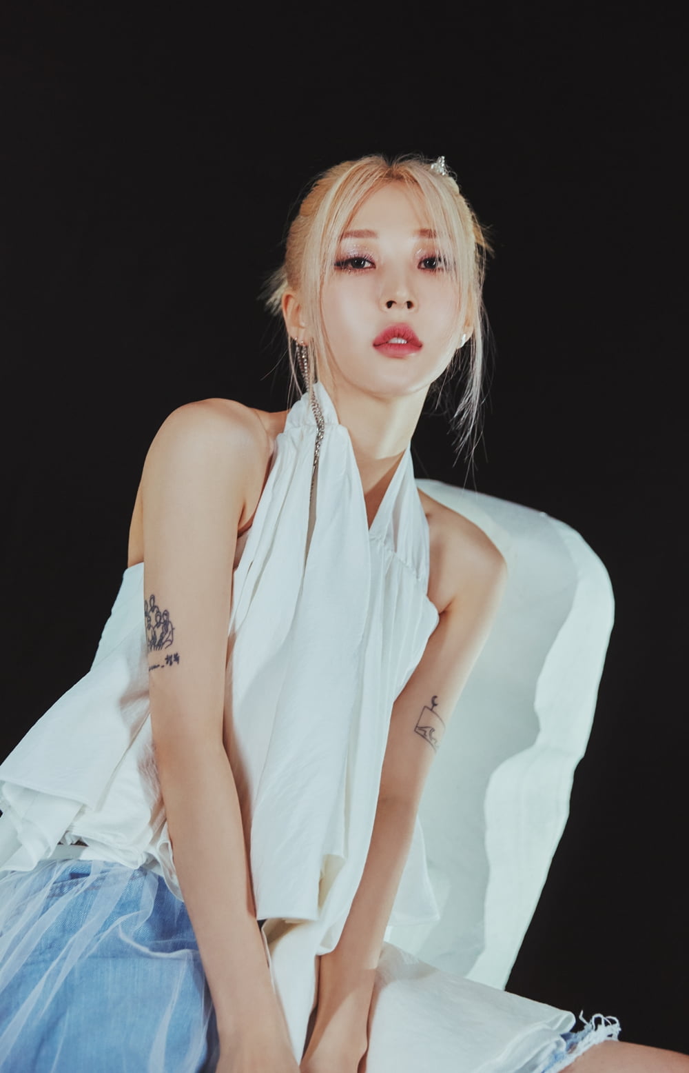 Moon Byul conquered global charts with her first full-length album, 9