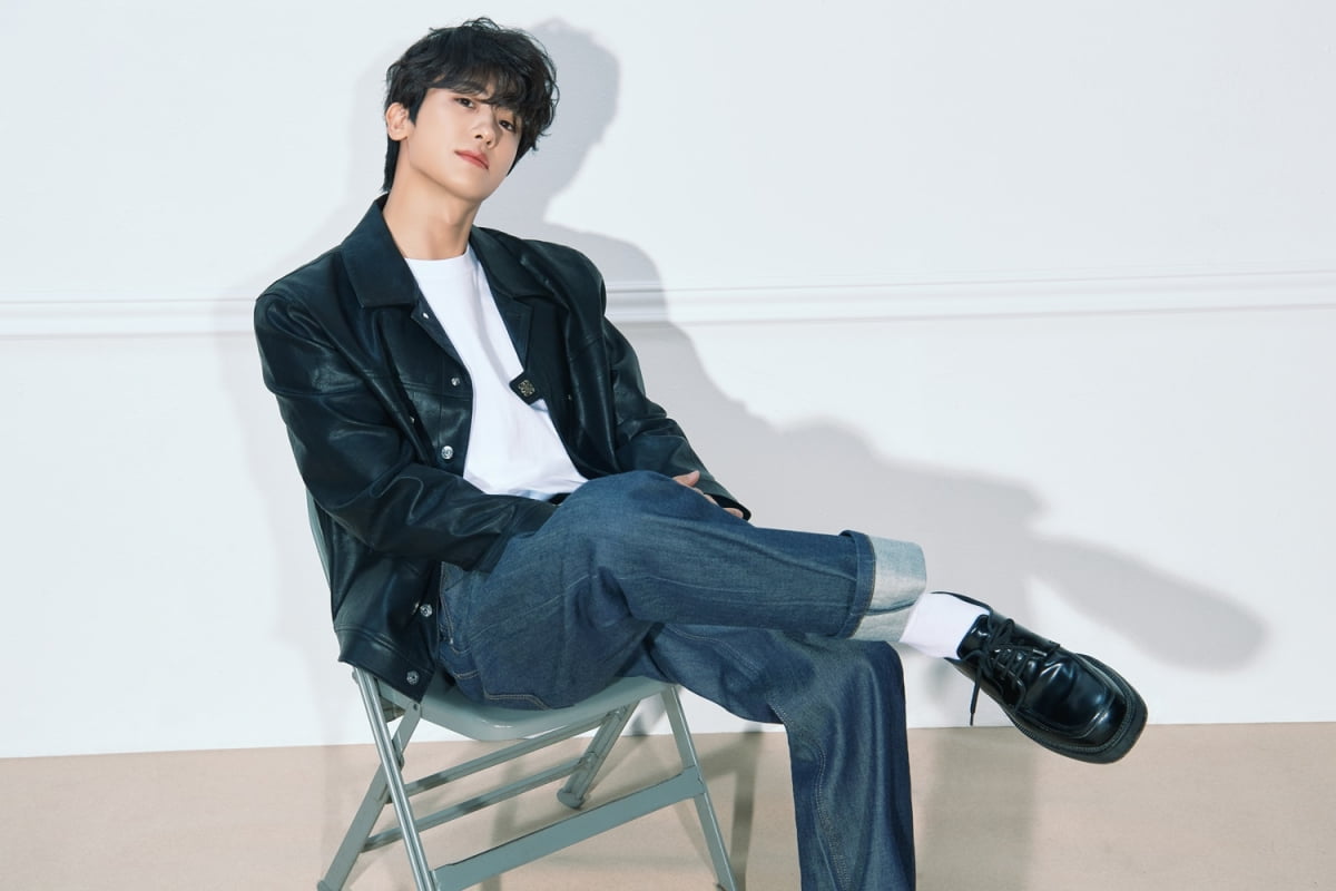 [공식] <b>박형식</b>, <b>워너뮤직코리아와</b> 日 <b>매니지먼트</b> 계약