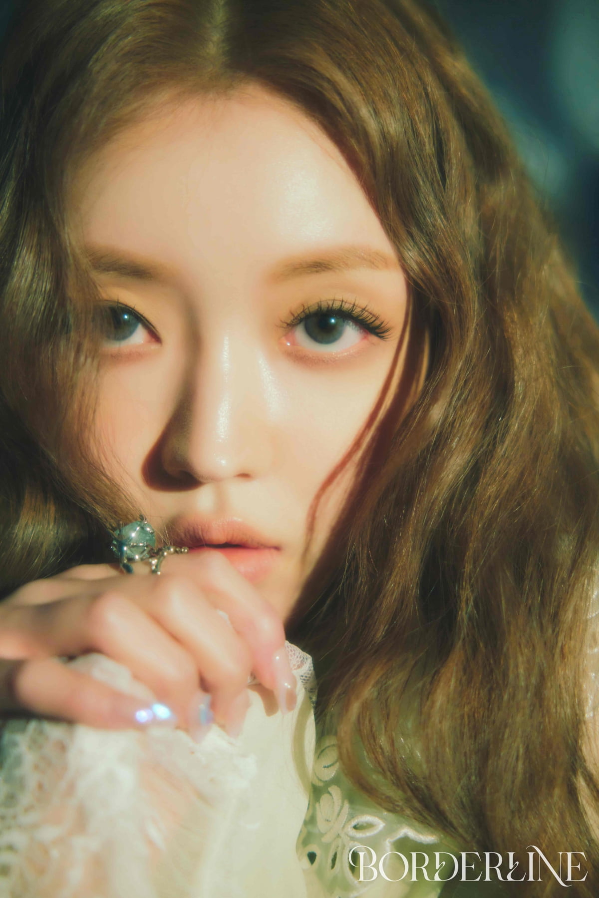 [공식] <b>오마이걸 유아</b>, 오늘(14일) 첫 싱글 앨범 'Borderline' 발매