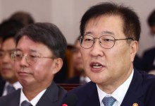 법무장관, ‘김 여사 무혐의 비판’에 “내가 법 만들어야 되냐”