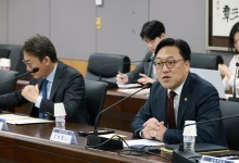 흔들리는 韓증시에 김병환 금융위원장 “시장 안정 조치 가동 준비”