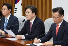 李 ‘중도보수’ 연일 때리는 與 “정치사기이자 기회주의”
