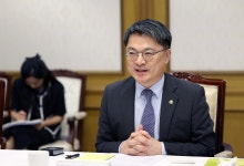 산업차관 “4000억 보증 등 ‘철강산업 고도화 방안’ 10월 중 발표”