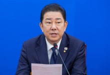 與 김병기 “감사원 회계 감사권, 국회 이관 검토”