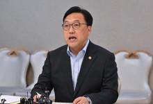 금융위원장 "보험 '민원 다발 산업' 오명…의료자문·손해사정 개편"