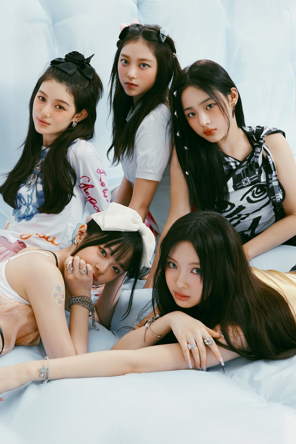 <b>뉴진스</b>, <b>4세대</b> K-팝 그룹 美 ‘빌보드 200’ 최장기 차트인 신기록