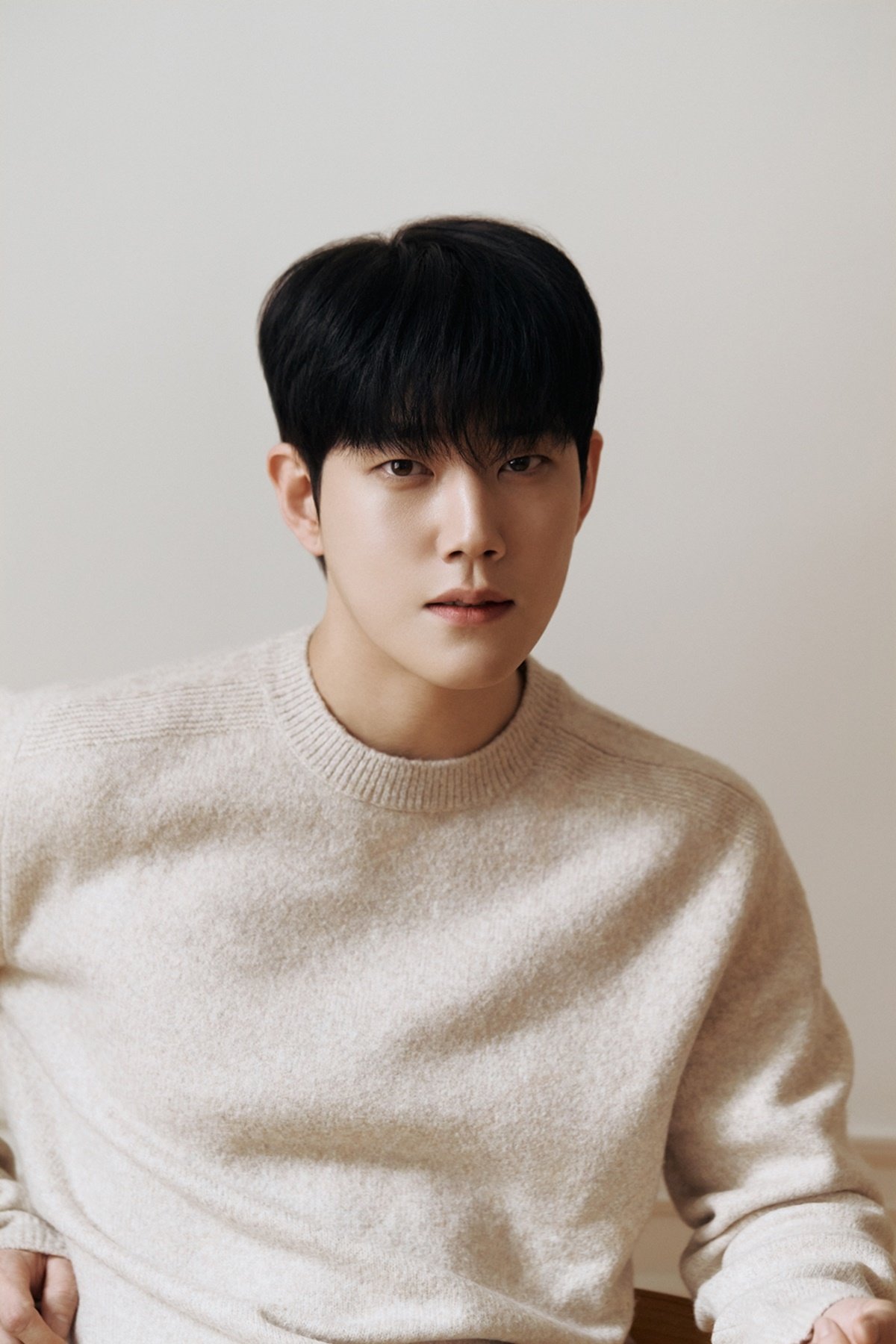 Actor Dong Ha Unveils New Profile Images, Signaling a Fresh Start
