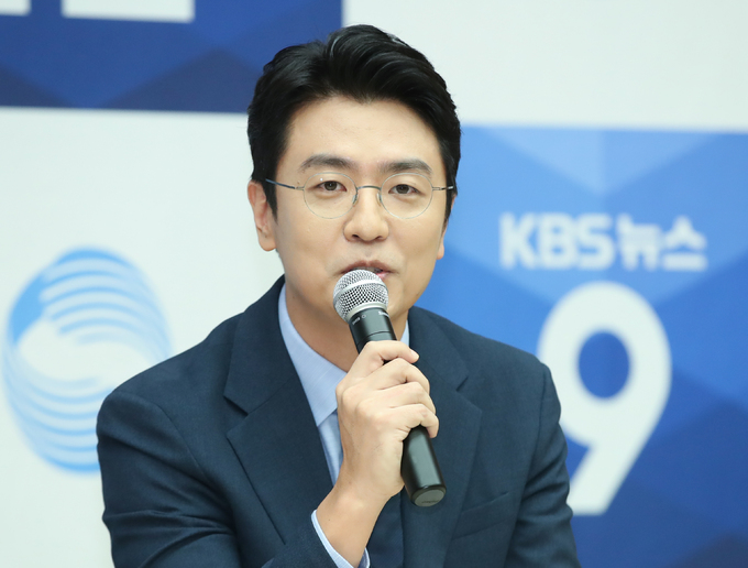 <b>최동석</b>, <b>박지윤과</b> 양육권 갈등?…“아이들 데려올 것”