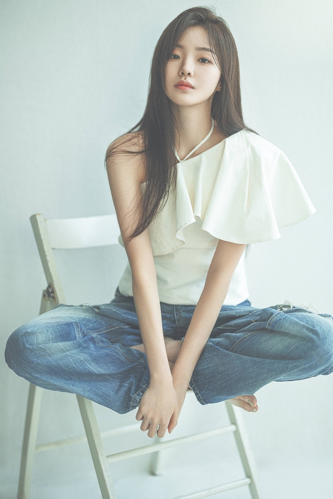 ‘<b>피라미드 게임</b>’ 강나언, KT 위즈 마운드 선다…데뷔 첫 시구 “너무 떨려”