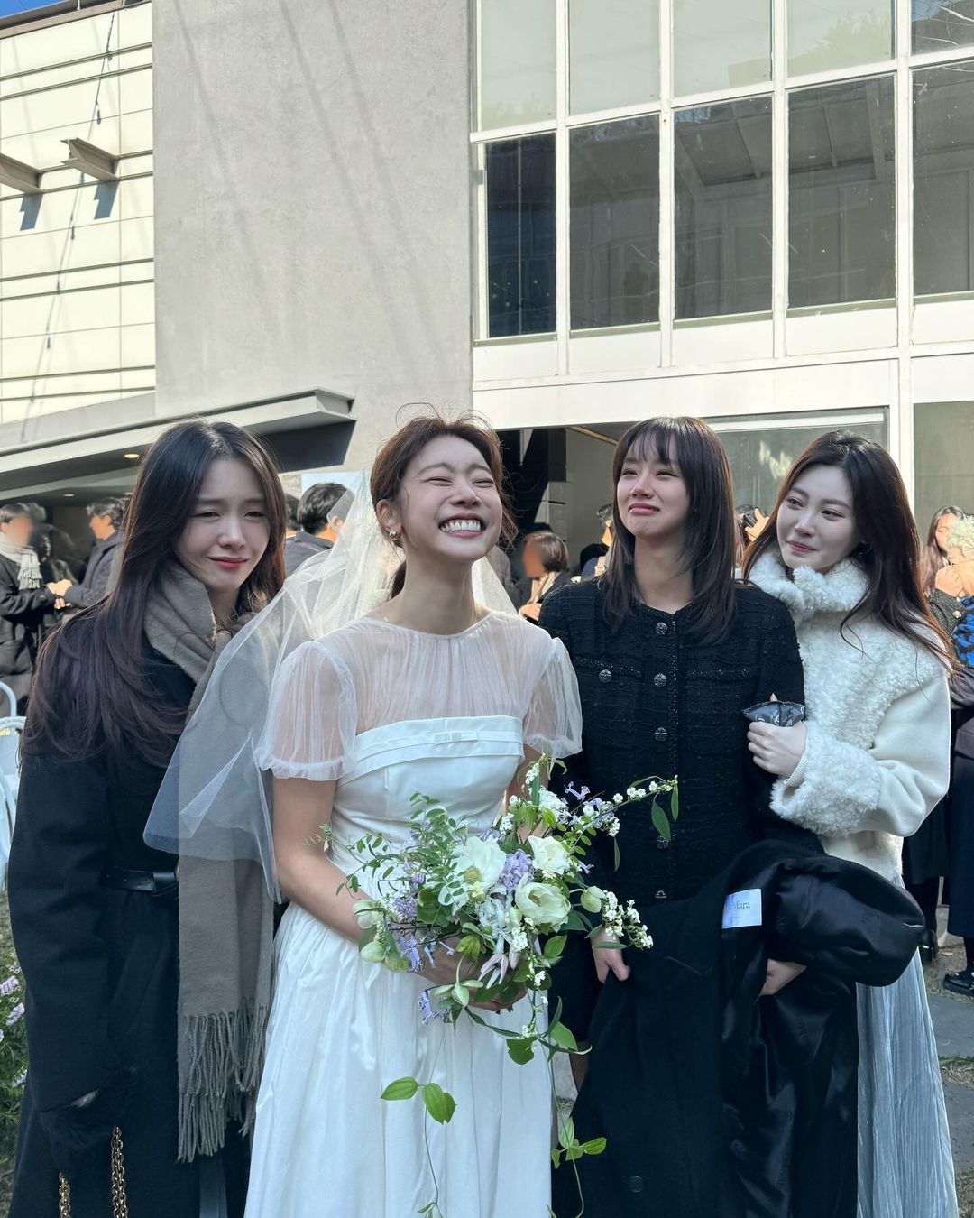 <b>혜리</b> “세상에서 제일 예쁜 소진언니 결혼 축하해” <b>걸스데이</b> 완전체 모였다