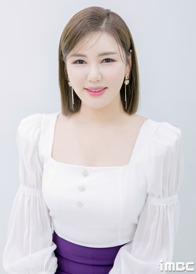<b>송가인 콘서트</b> 무대 <b>설치</b> 중 붕괴…"안전 위해 연기"