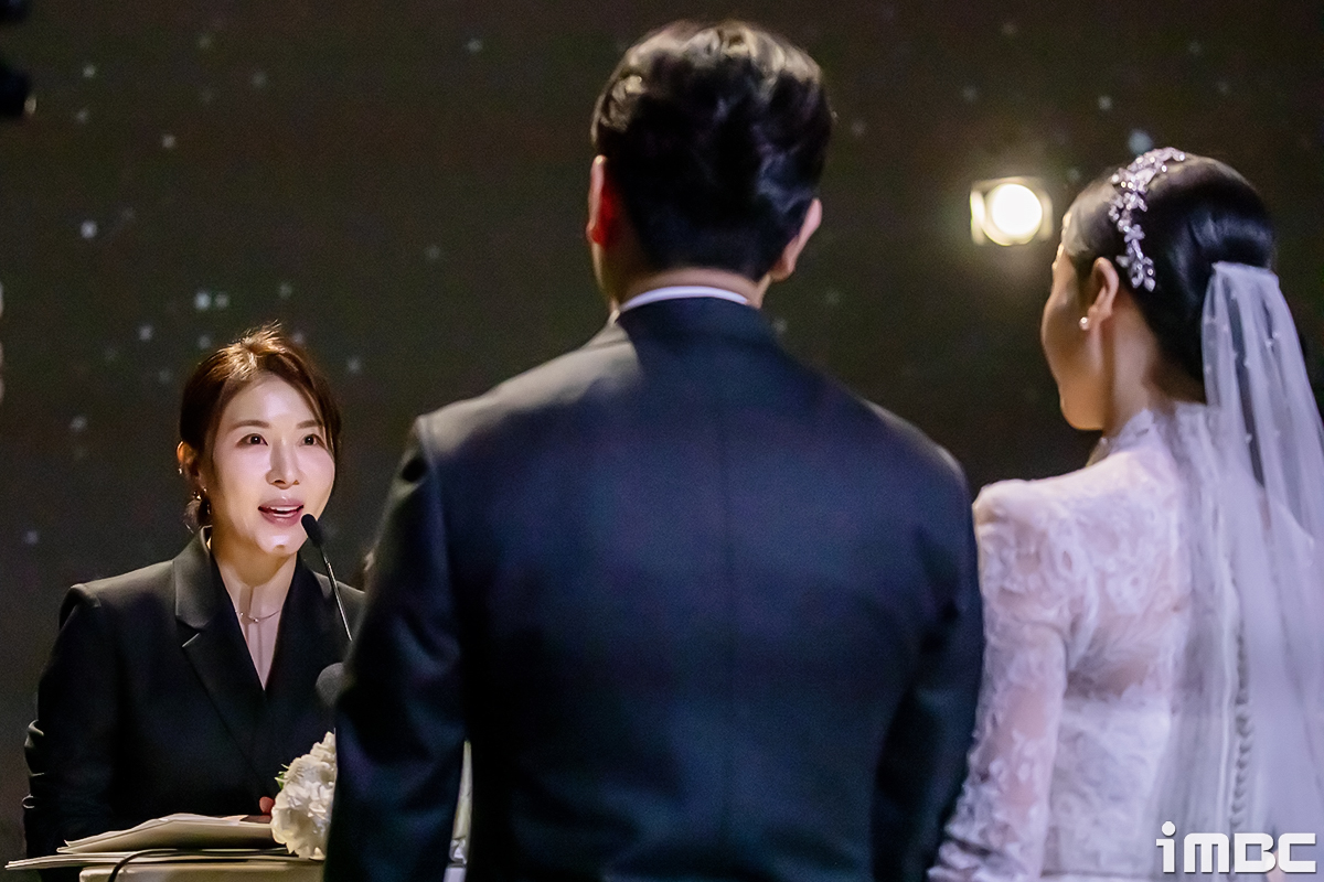 [포토] <b>하지원</b>, '<b>정호철 이혜지</b>' 결혼식 주례