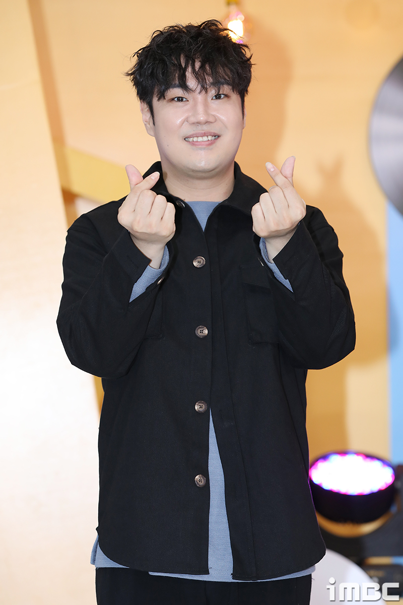 <b>유재환</b>, 파도파도 괴담만…<b>자립준비청년</b> 상대 <b>사기</b> 의혹에 입 꾹 [이슈in]