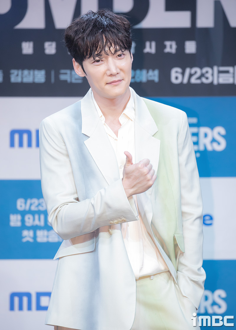 Choi JinHyuk Signs Exclusive Contract with Aenic Entertainment for a