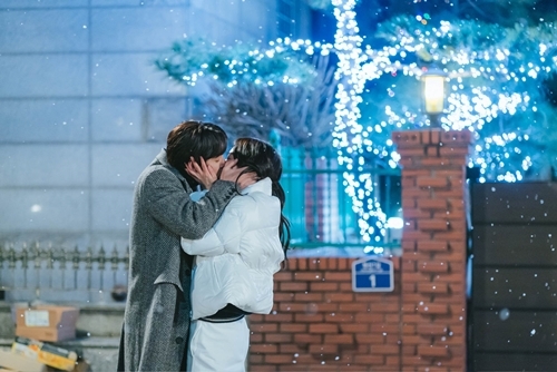 지창욱신혜선, 꿈·사랑 다 이뤘다…‘웰컴투 <b>삼달리</b>’ 12.4%로 유종의 미 ...