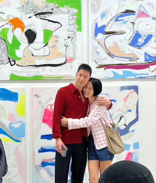 '돌싱' 김나영, 연인 <b>마이큐</b>와 진한 포옹 "존경하고 응원한다"
