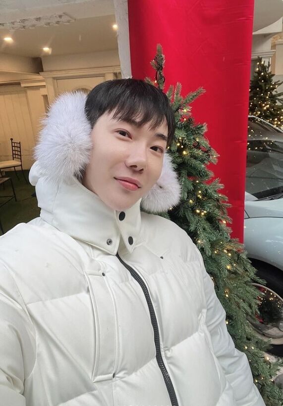 조권, '<b>용준형</b>' 현아 <b>손절설</b> 직접 해명 "팔로우랑 상관없이 친해"