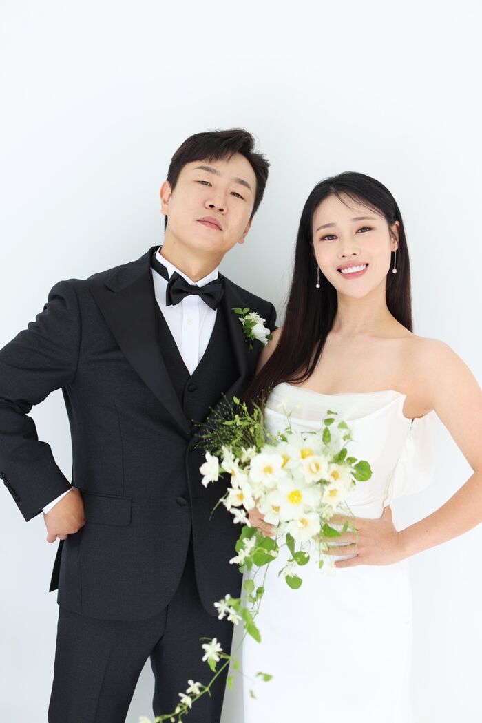 '3월 결혼' 이혜지정호철, 웨딩화보 공개…"너무 귀여워, <b>손석구</b> 같아" 애정...