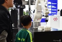AI 접목 등 최신 로봇기술 한자리에… '로보월드 2024'[머니S픽]