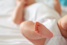 신생아에 대변 섞인 우유 먹인 엄마… "제왕절개일수록 도움 돼"