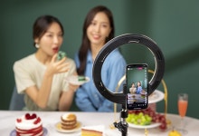 중국서 '엽기 먹방' 콘텐츠 자제 요청… 먹고 토하다 칫솔까지 삼켜