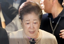 '통일교 청탁 의혹' 한학자 총재, 특검 출석… 3회 불출석에 "아팠다"